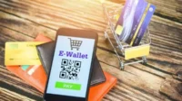 Judi online, e-wallet Indonesia, transaksi ilegal, keamanan digital, GoPay DANA, komitmen pemerintah, verifikasi identitas, teknologi deteksi, laporan PPATK, pemantauan transaksi, edukasi pengguna, scam checker, pencegahan judi, smart friksi.