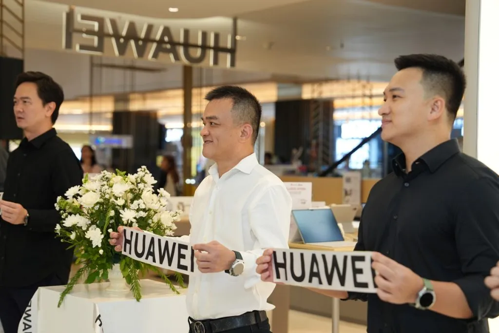 Huawei Experience Store, Grand Indonesia, promo eksklusif, teknologi terbaru, smartwatch Huawei, cashback hingga Rp1,4 juta, HES MTA reopening, pengalaman belanja seru, produk Huawei, gadget canggih.