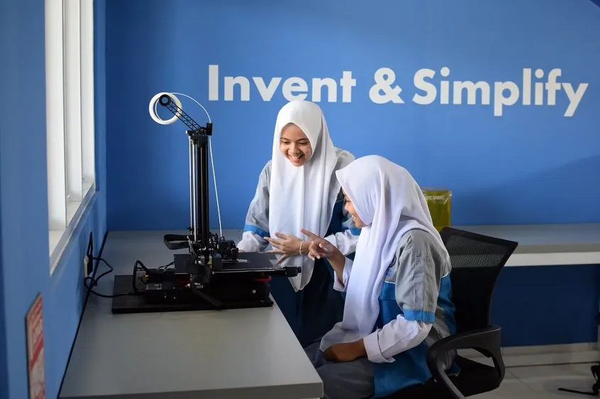 AWS Think Big, lab edukasi Karawang, teknologi cloud, keterampilan STEAM, inovasi pendidikan, program "Terampil di Awan", akses gratis AWS, pelatihan digital, komunitas belajar, proyek kewirausahaan.