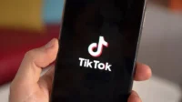 pendapatan TikTok, pengguna global, kenaikan pendapatan, masalah hukum, pertumbuhan pengguna, investigasi regulasi, denda privasi, tren live streaming, alat monetisasi, pasar Indonesia, tantangan regulasi, TikTok Lite, TikTok dilarang India, pasar terbesar, data Statista