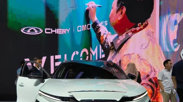 mobil listrik, Chery OMODA E5, harga terjangkau, desain futuristik, fitur canggih, pasar otomotif Indonesia, garansi seumur hidup, manfaat pembeli, performa tinggi, kendaraan ramah lingkungan.